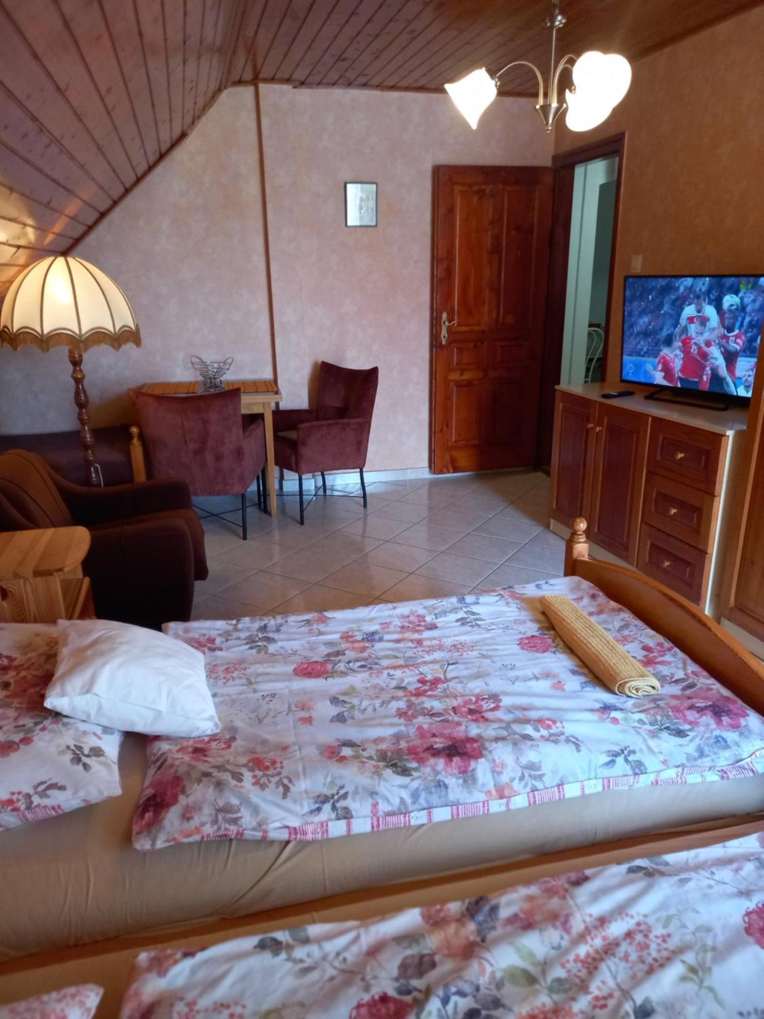 Gizella Haz Apartment Keszthely Ngoại thất bức ảnh