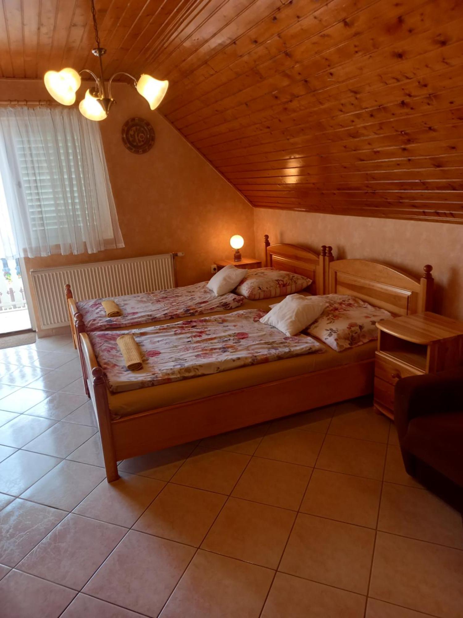 Gizella Haz Apartment Keszthely Ngoại thất bức ảnh